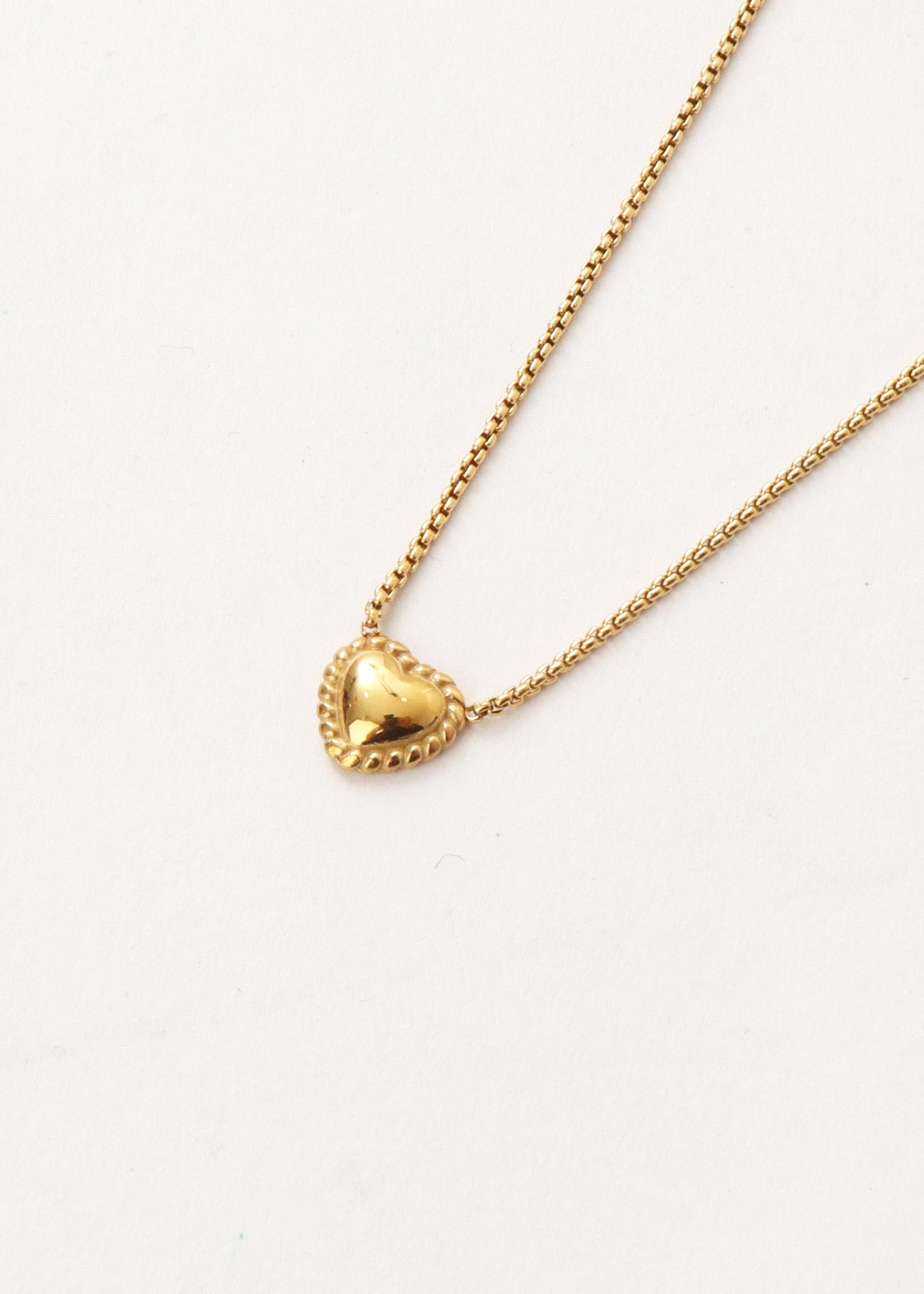 Heart necklace gold